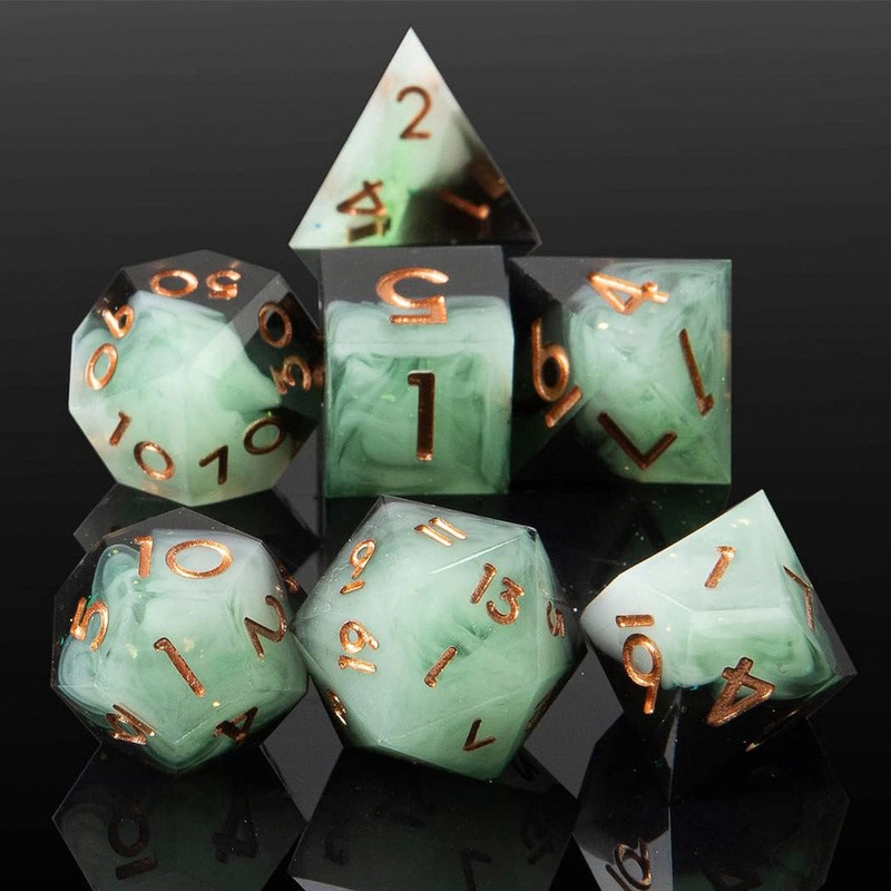 Cailleach – Sharp Edge Dice Set & Dice Case